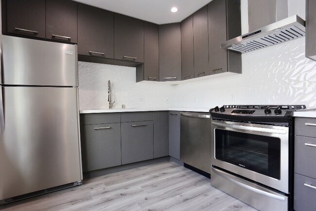 Photo - 5427 Carlton Way