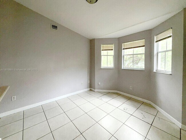 Photo - 1543 SE 25th St Unidad 204