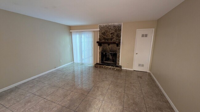 Photo - 6369 Holcomb Way