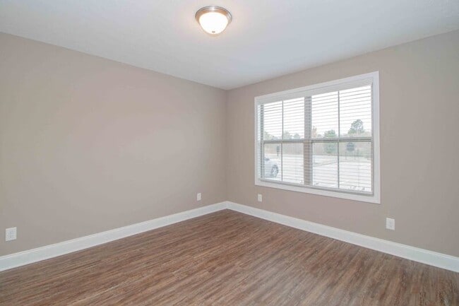 Photo - 325-D Landrum Pl