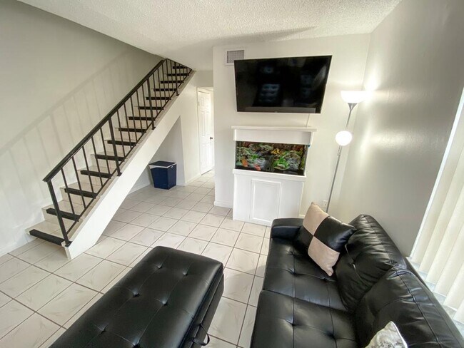 Photo - 2221 W 52nd St