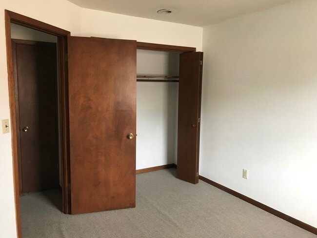 Photo - 2 Bedroom/1.5 Bathroom in Iowa City near Kinnick! Available Now!