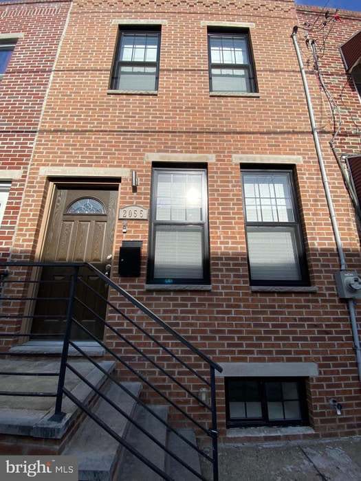 Photo - 2055 Mountain St