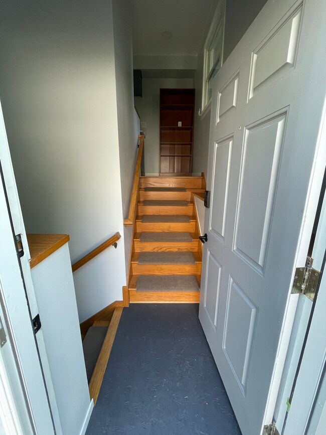 Building Photo - 908 Grove St Unit 908 #2 Rental