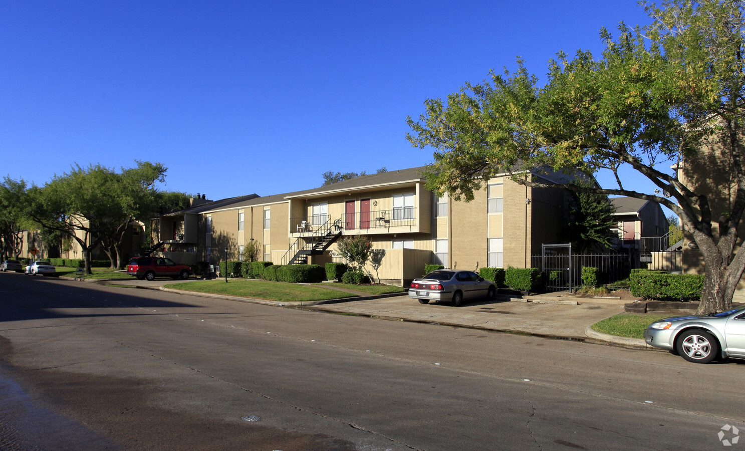 Meyerland Court - Meyerland Court Apartments