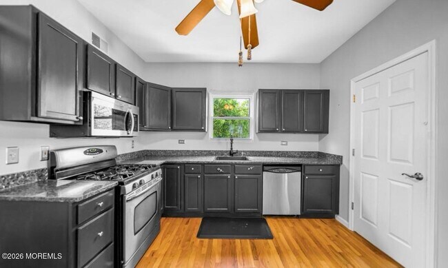 Photo - 607 McClellan St
