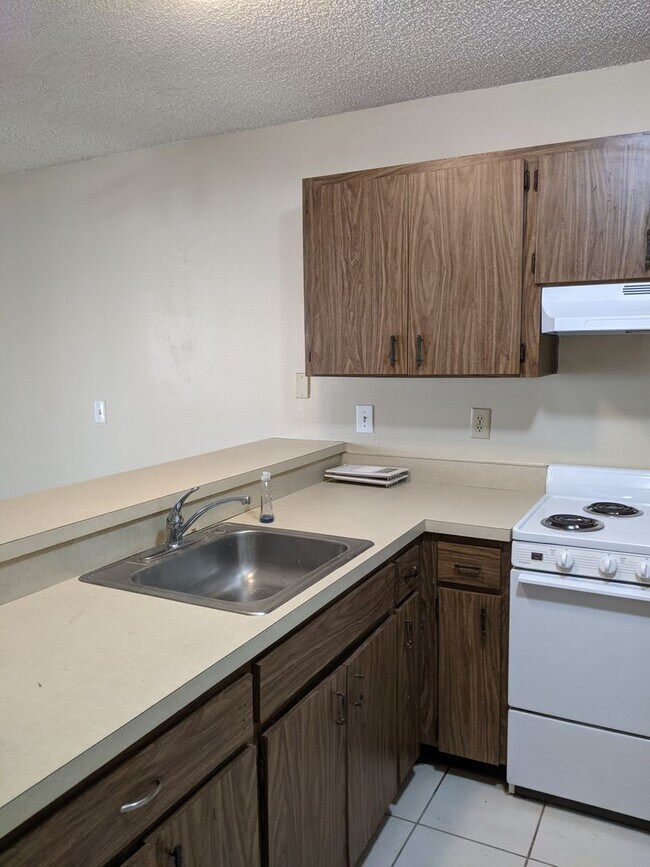 Photo - Oakwood Villas - Two Bedroom Two Bath Townhouse