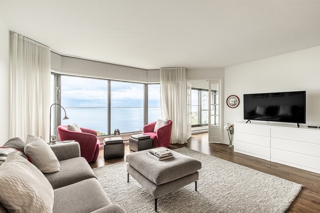Building Photo - 60 Rue Berlioz Unit 1604