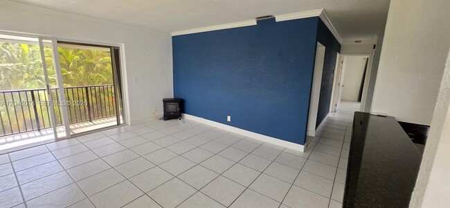Building Photo - 1431 S 14th Ave Unit 217