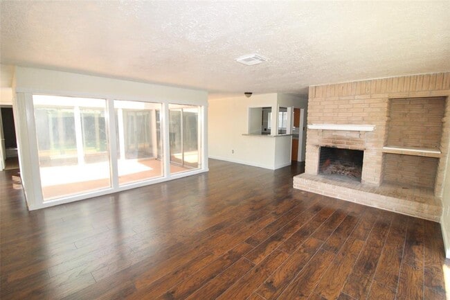 Building Photo - 10402 Gulfstream Ln Rental