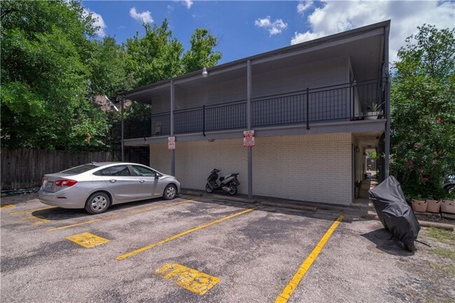 Photo - 1111 W 10th St Unidad 212