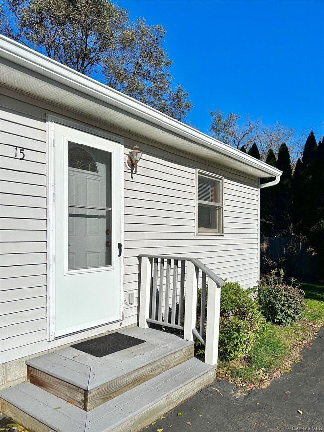Photo - 15-15 Wyant Dr