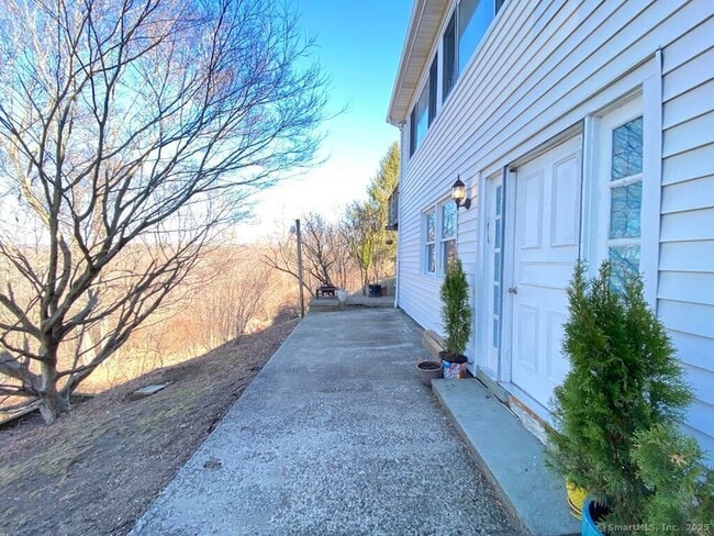 Building Photo - 5 Hillside Dr Unit A Rental