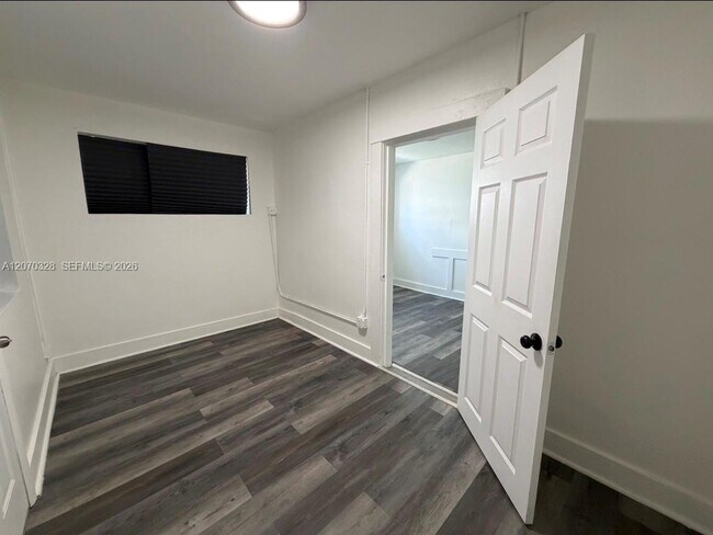 524 NW 35th St Unit 1