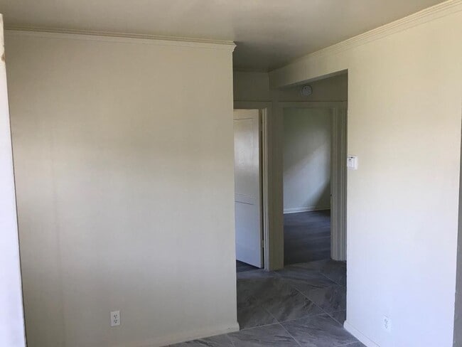 Photo - 1059 W 253rd St Unidad 2