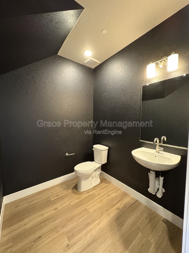 Photo - 1585 W 68th Ave