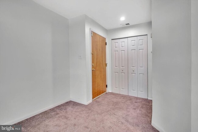 Building Photo - 302 Trinity Ct Unit 8 Rental