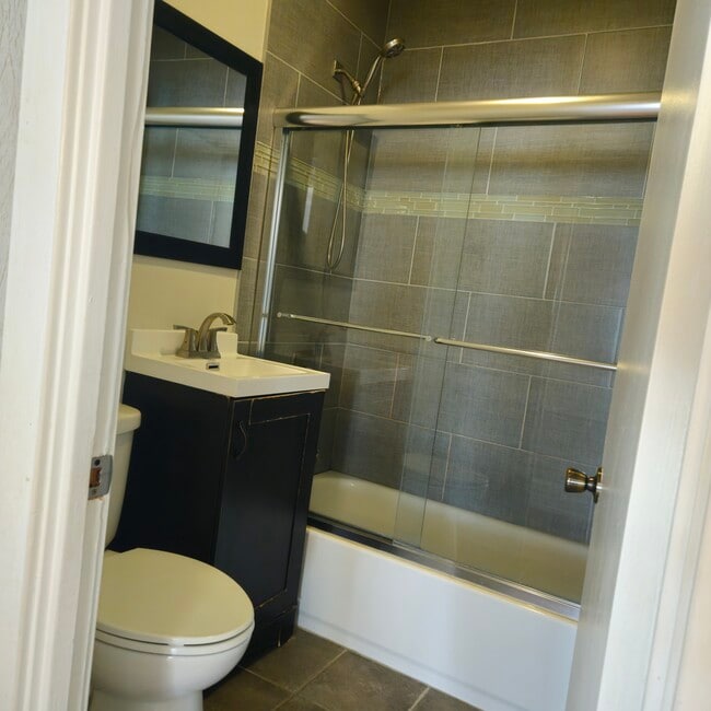 Photo - 4949 W Melrose St Unit 1st fl