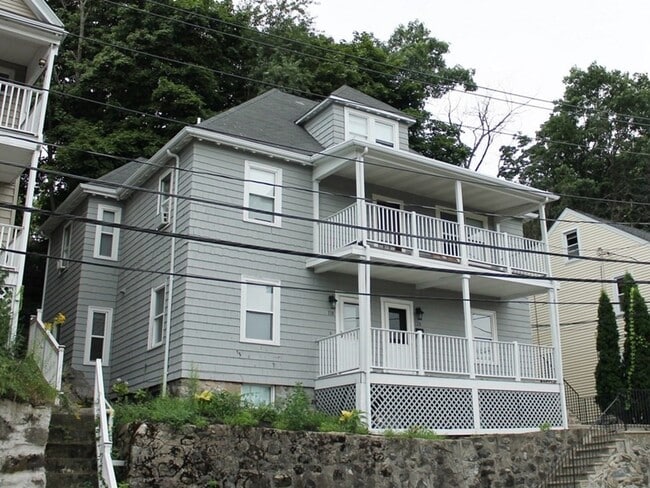 Building Photo - 118-120 Paul Revere Rd Unit 120
