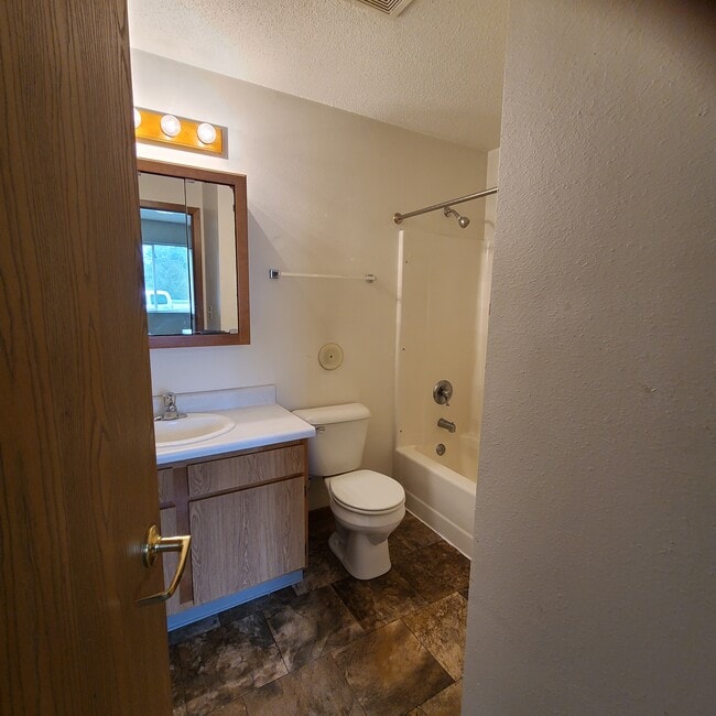 Photo - 8th & 8th Apartments Unidad 103