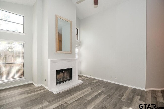 Photo - 5919 Hollytree Dr