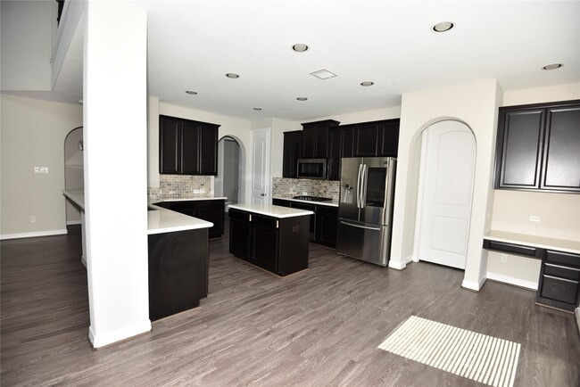 Building Photo - 14615 Birchwood Falls Trail