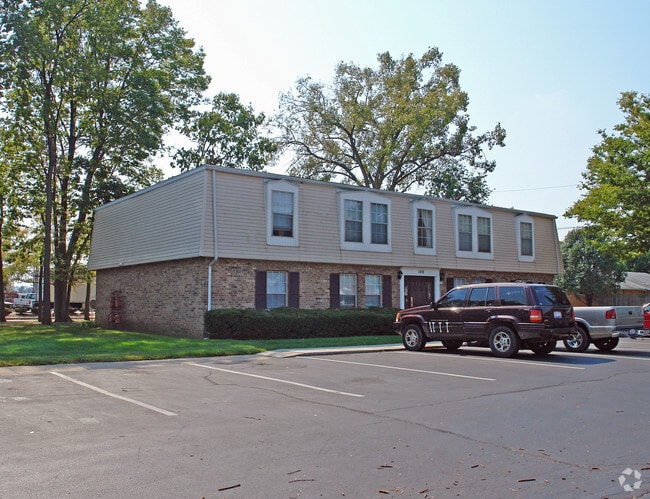 Foxboro Arms - Foxboro Arms Apartments