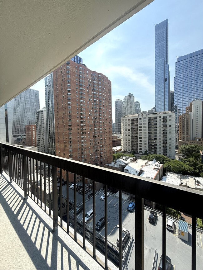 Photo - 33 W Delaware Pl Unit 14C
