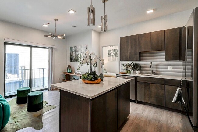 Photo - 421 S Broadway