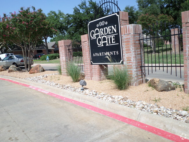 Entrance - GARDEN GATE PLANO Rental