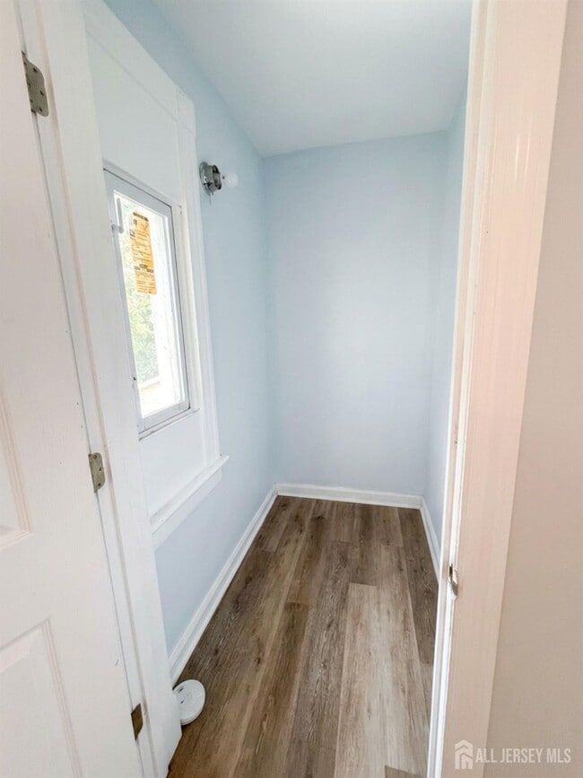Photo - 1060 Bond St Unit 2