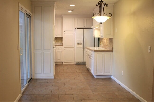 Photo - 814 Hawthorne Pl