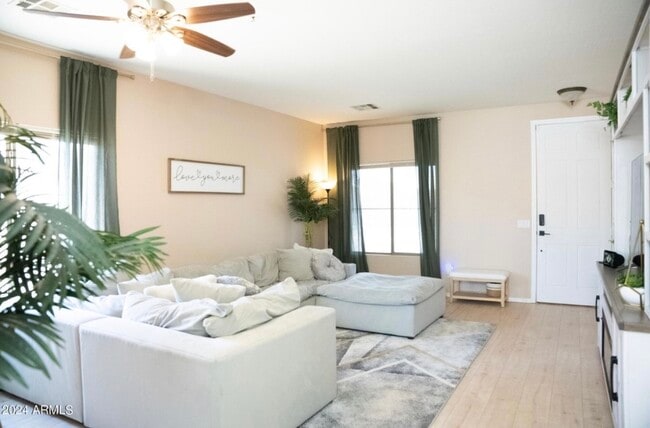 Photo - 66 E Saddle Way