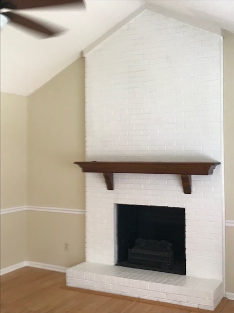 Electric fireplace in great area - 698 Florida Dr
