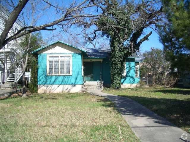 Building Photo - 704 W 34th St Rental