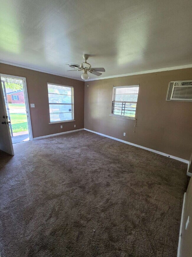 "Charming 3-Bedroom Retreat in Blytheville – Cozy 884 Sq Ft Home on Mayfair Lane!"