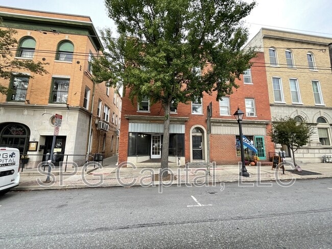 Photo - 13 W King St