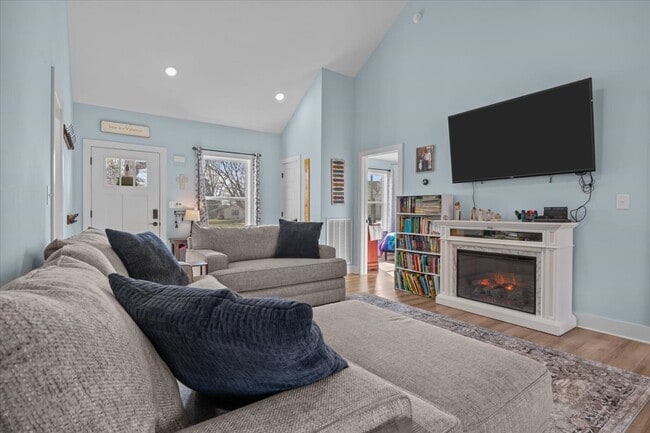 Photo - 400 Kaiser Rd