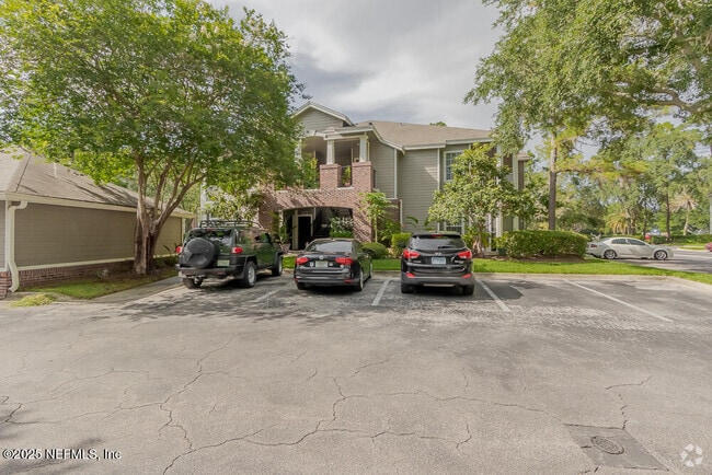 Building Photo - 10000 Gate Pkwy Unit 2021 Rental