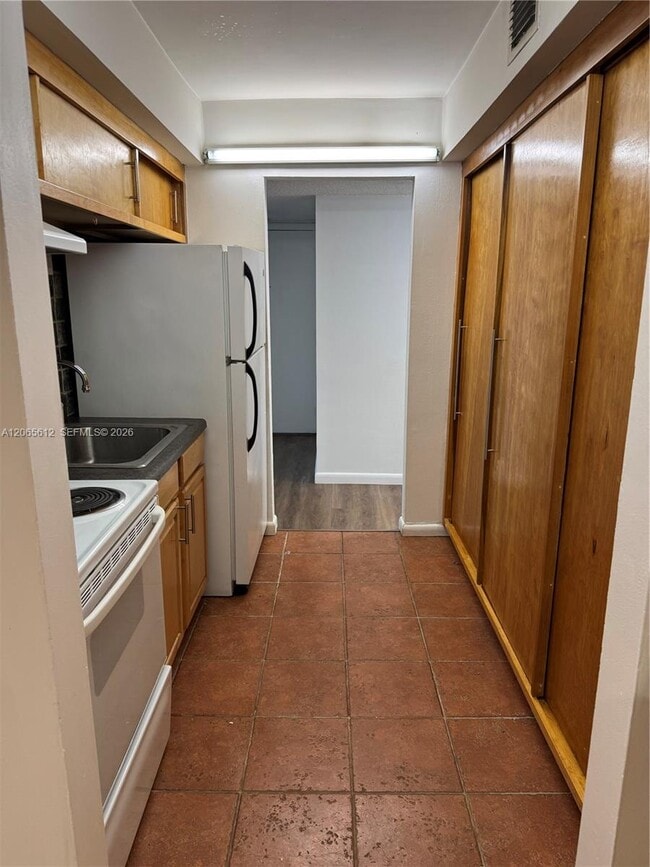 Building Photo - 10762 La Placida Dr Unit 7-105