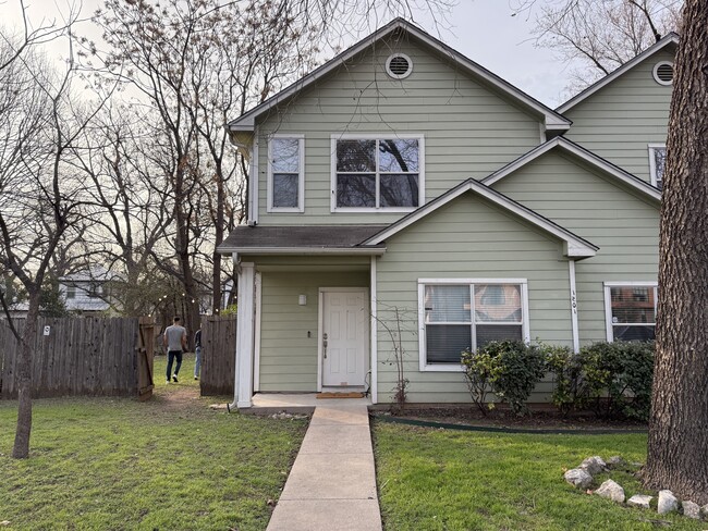 Large front yard - fence coming in March to enclose it - 1501 E 3rd St Unit A