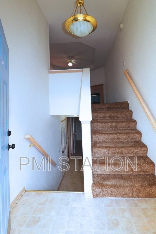 Photo - 403 NW Highland Ln