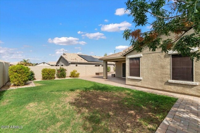 Photo - 2039 E Saddlebrook Rd
