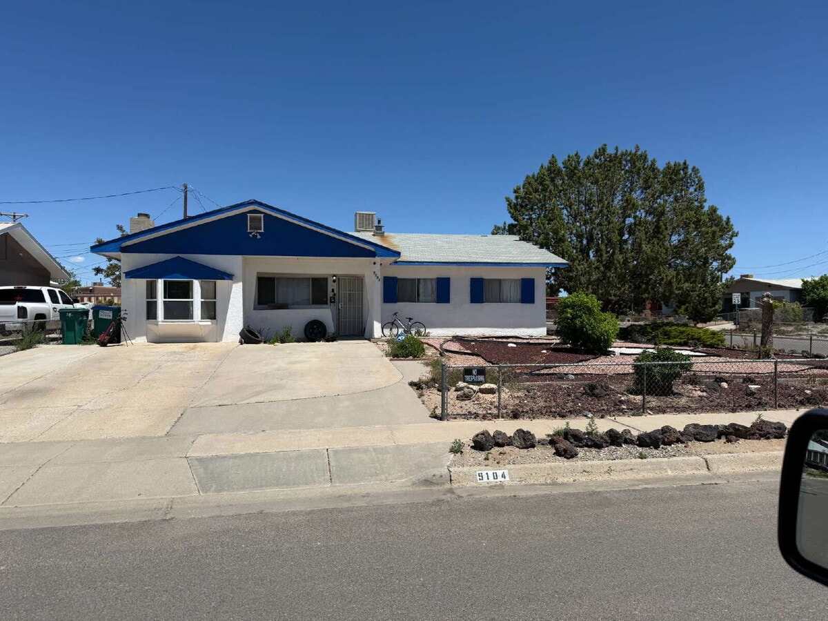 Charming New Rental Home Now Available in ... - Charming New Rental Home Now Available in ...