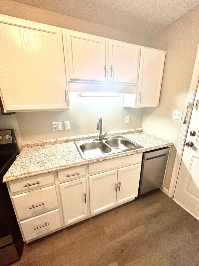 Photo - Claremont Hills