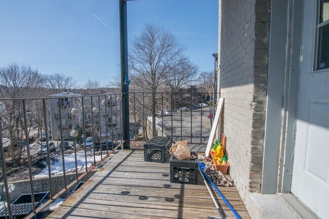 Building Photo - 33 Ergremont