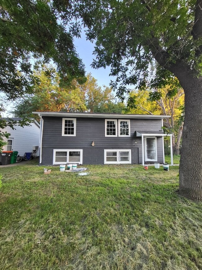 Photo - 605 E Maple St