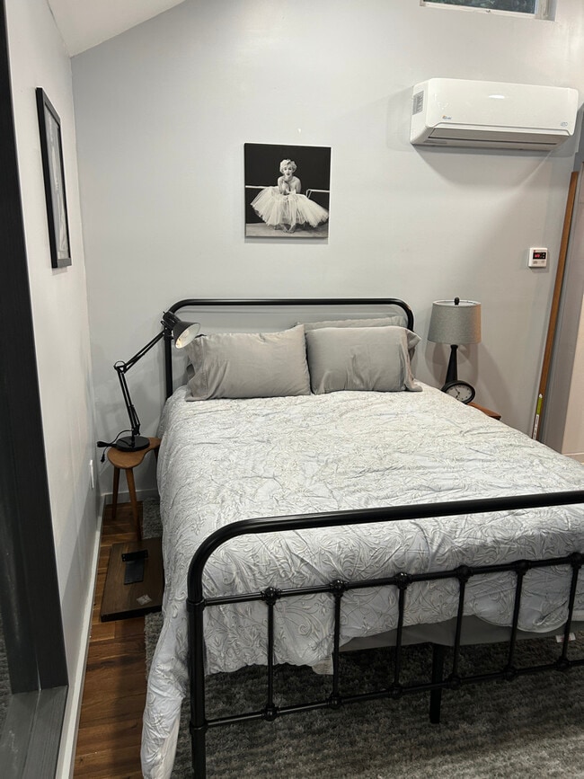 Photo - 629 N Reese Pl