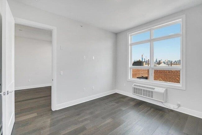 Building Photo - 119 Peter St Unit 314