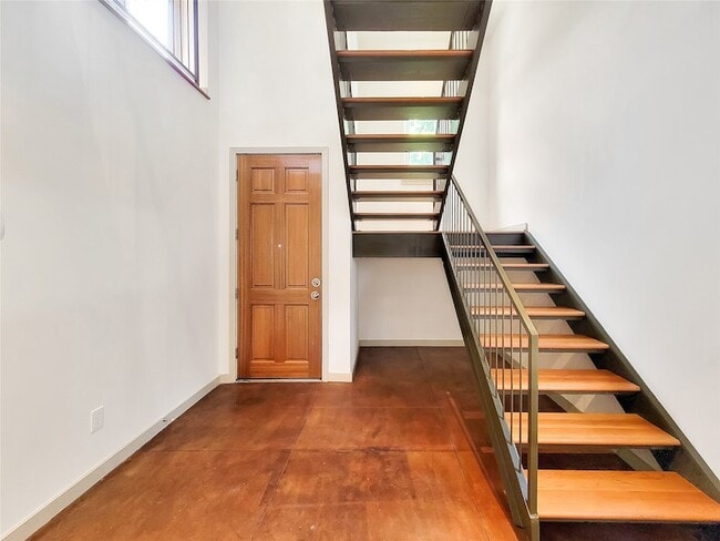 Photo - 321 E 20th St